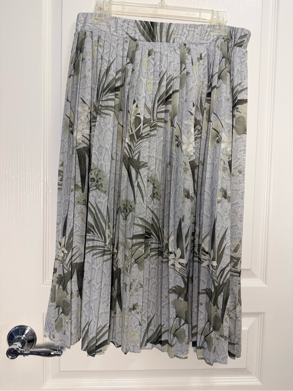 Ted Baker London Floral Snake Print Pleated Midi Skirt Elastic waistband Size 3